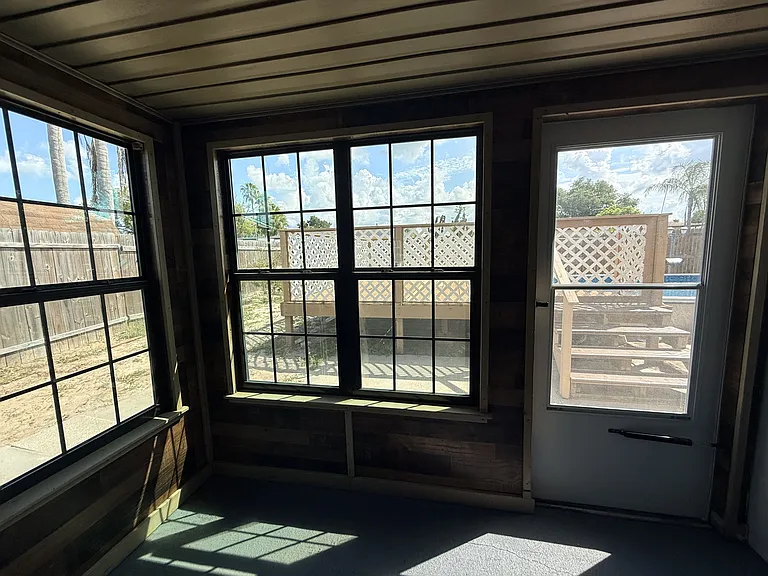 8437 Luray Dr — Photo 19