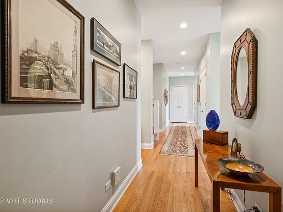 2nd image of 2835 N Lakewood Ave APT 5A