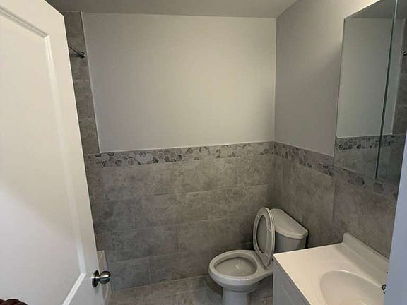 5th image of 148 Dewey St #2