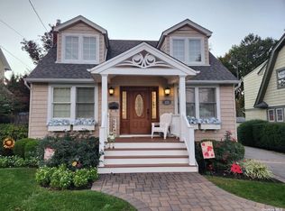 135 Burr Ave, Northport, NY 11768
