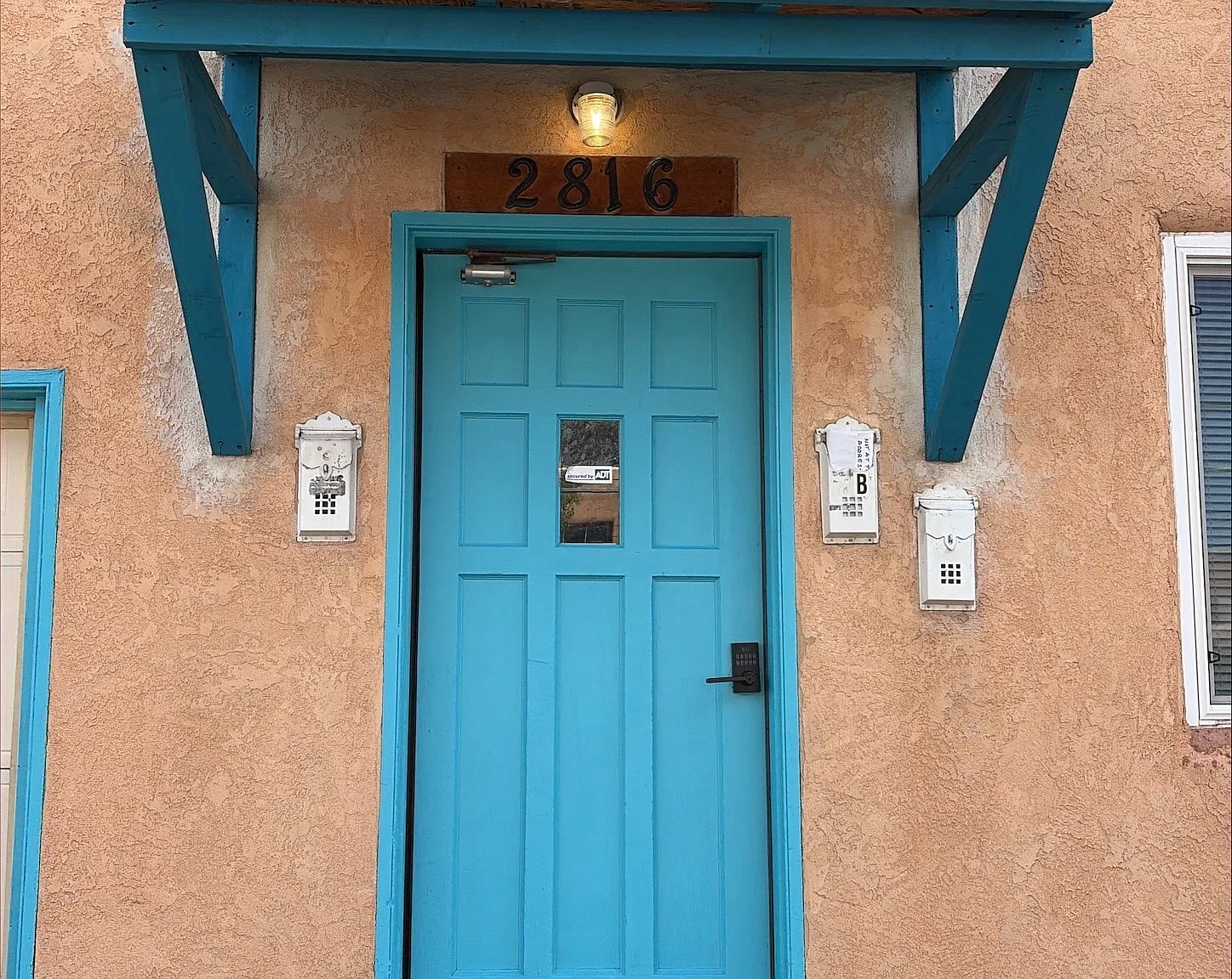 Classic Nob Hill One Bedroom Just 2 Blocks to UNM — Photo 2