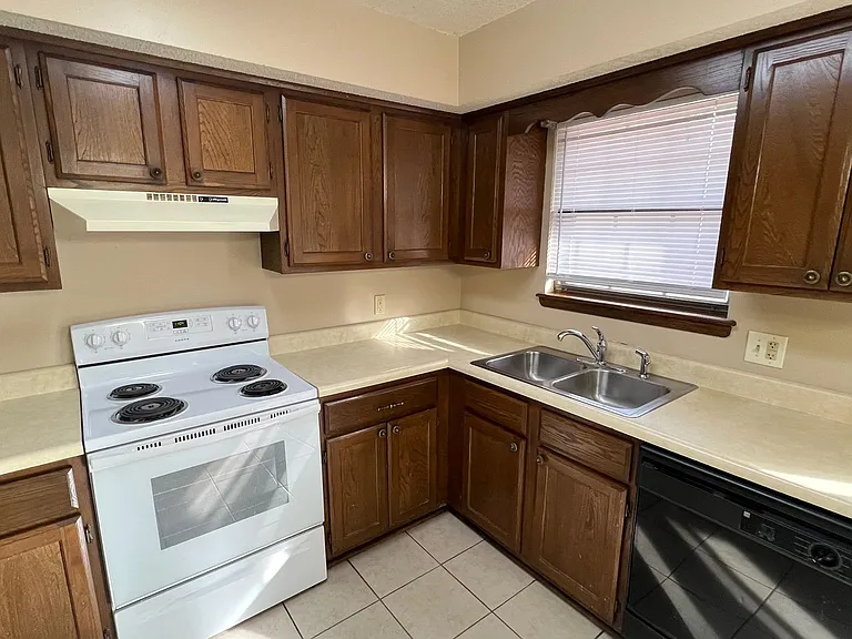 1208 N Nashville Pl — Photo 15