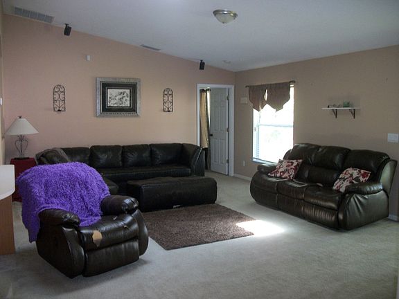 4th image of 3242 Foresman Ave SE