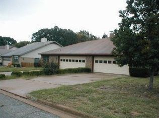 1156 Oval Dr, Athens, TX