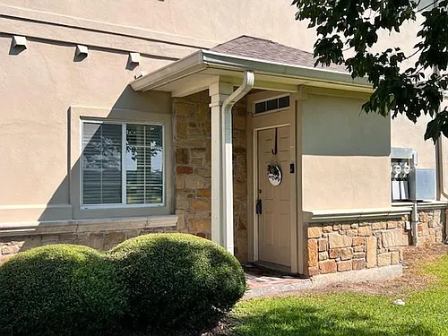 1101 Parmer Ln #306 Photo 1