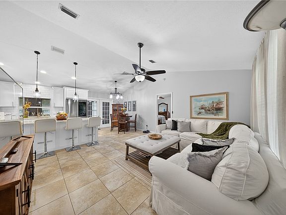 2nd image of 5809 Seagrape Dr