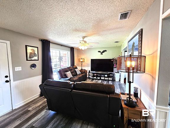 5th image of 31 Magnolia Cir