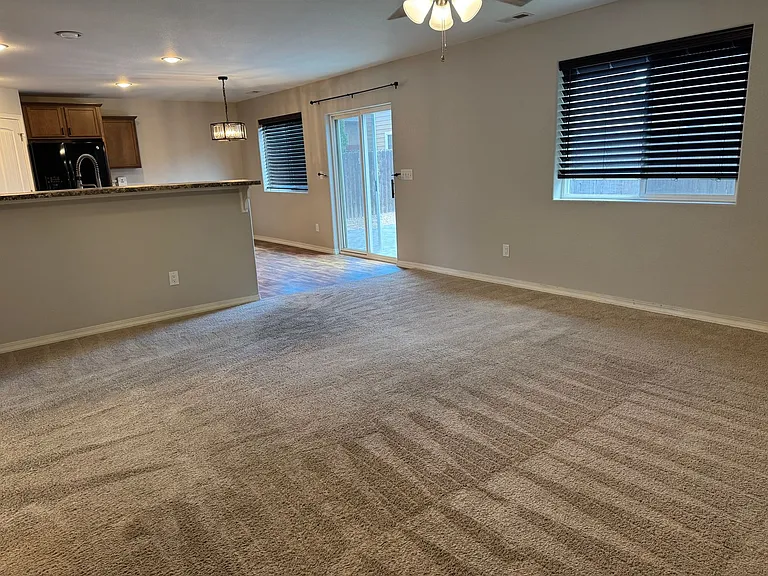 7321 Axis Point — Photo 4