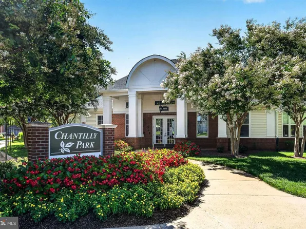 3830 Lightfoot St Unit 325, Chantilly, VA 20151