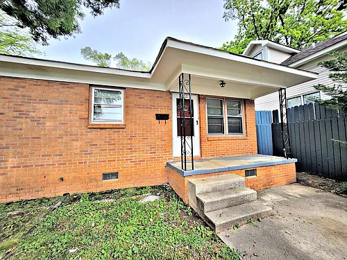 212 White St NE Photo 1