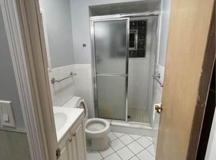 6748 N East Prairie Rd APT 2, Lincolnwood, IL 60712