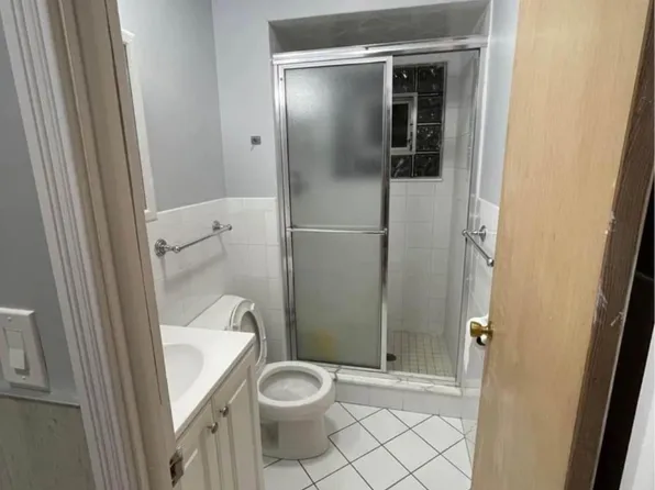 6748 N East Prairie Rd APT 2, Lincolnwood, IL 60712