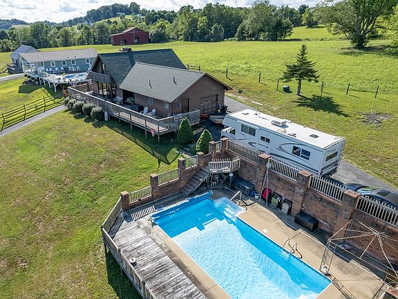 5th image of 21392 Lakeshore Dr