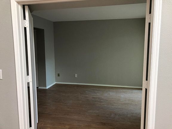 4th image of 3315 E Lavey Ln Unit 102