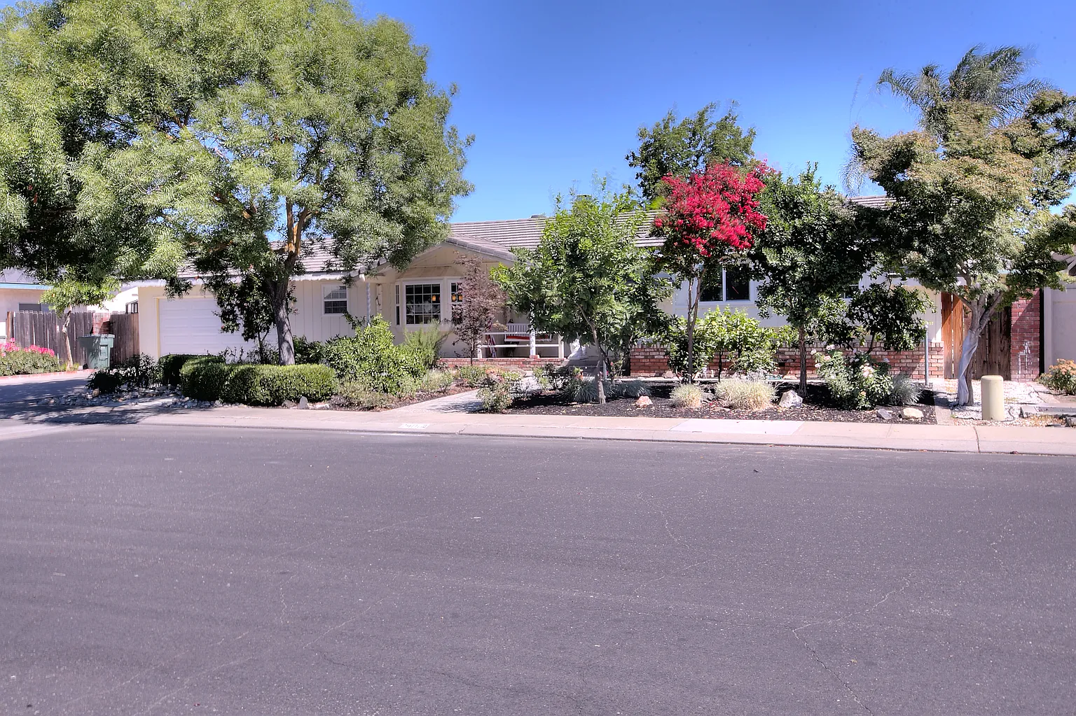 2401 Mauna Loa Dr photo 1