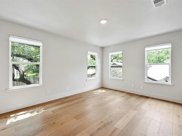 1305 Kenwood Ave — Photo 18