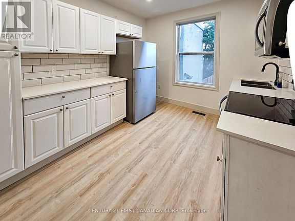 3rd image of 859 Dundas St APT 2