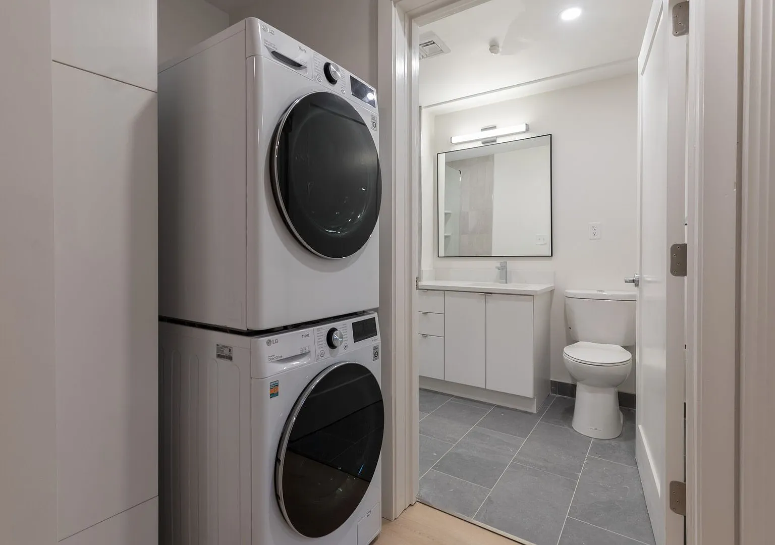 No Fee! State of The Art Luxury near North Eastern! In Unit Laundry, Bike Storage, Elevator Access! — Photo 4