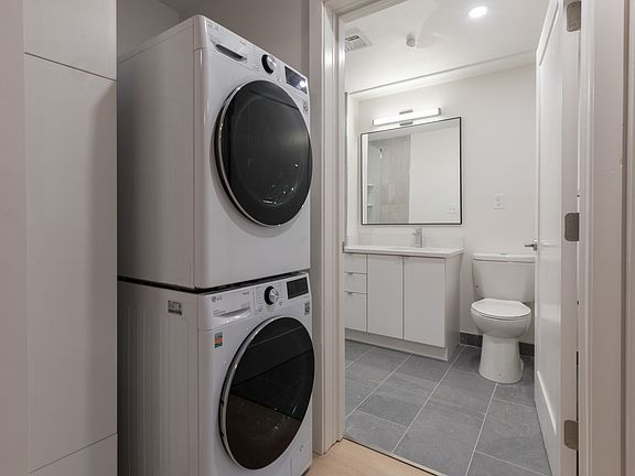 4th image of 12 E Lenox St #600