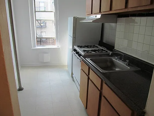 Rented by PMG Real Estate  | media 43