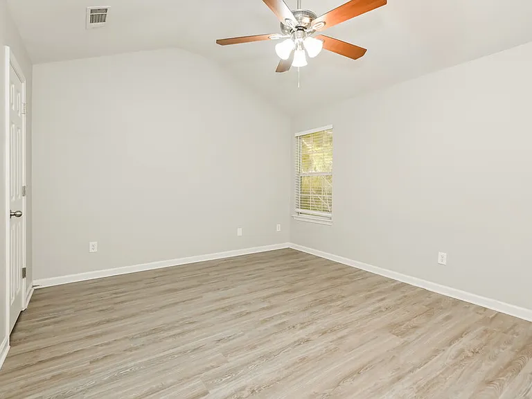 414 Hidden Creek Ct — Photo 9