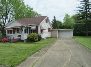 932 Harbor St, Conneaut, OH 44030