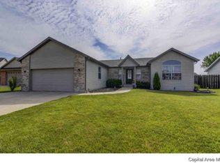 412 Dalhlia Dr, Chatham, IL 62629