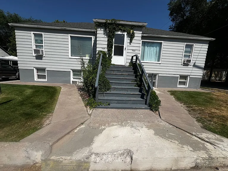 422 E Terry St — Photo 1