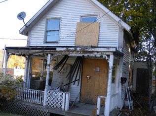 8 Robinson St, Gardiner, ME 04345