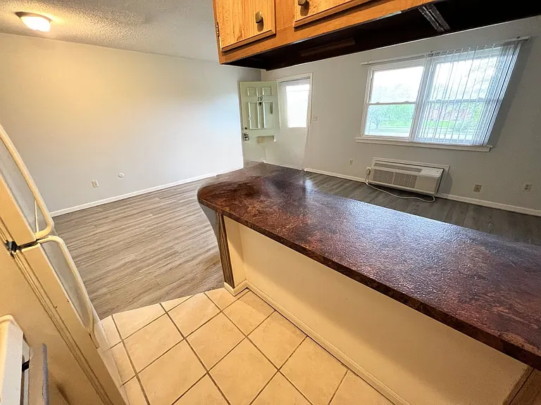 2900 N Fulton Ave — Photo 3