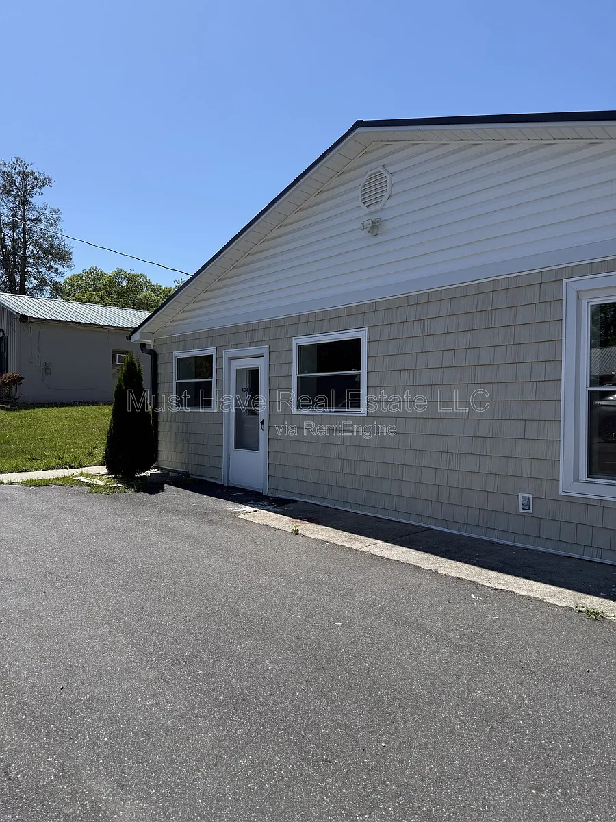 Building Photo - 404 W Main St #A