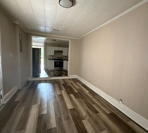 3rd image of 1834 Grace St