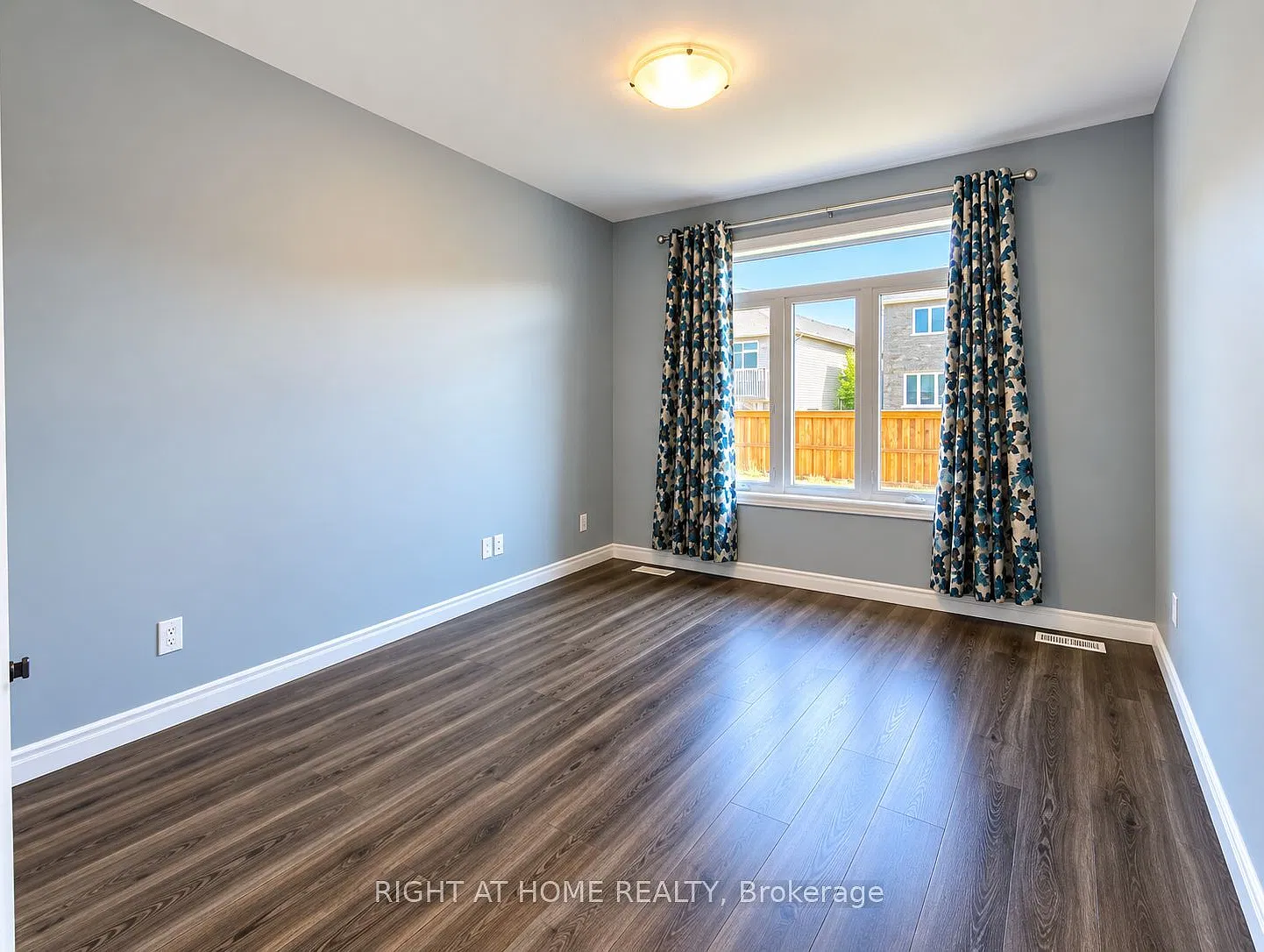 4 bed, $2,700 — Photo 4