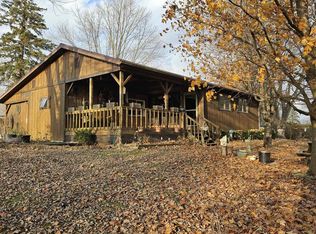 558 N Lakeshore Dr, Albion, IN 46701