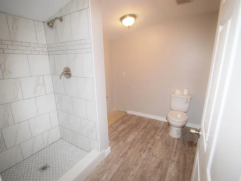 1710 Drake Ave — Photo 10