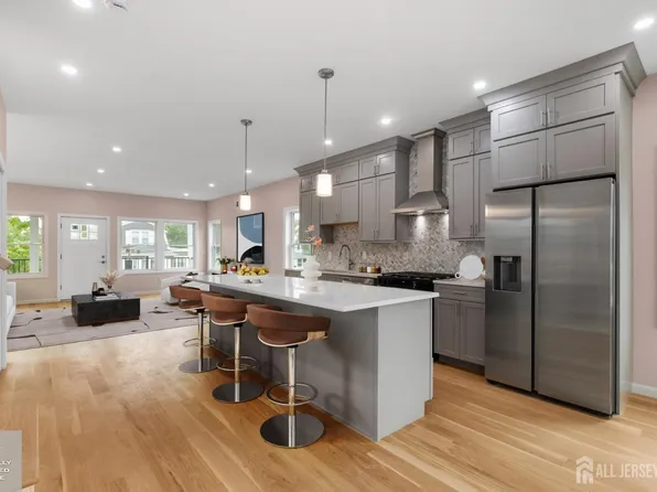 95 Seabreeze Ave, Middletown, NJ 07748
