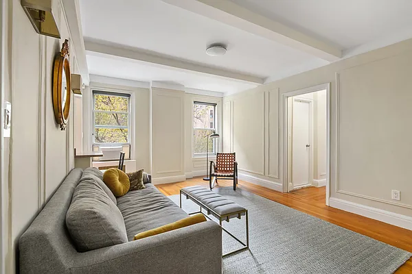 Rented by Coldwell Banker Warburg | media 8