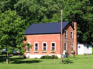 1952 Village Creek Dr, Lansing, IA 52151