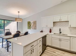 101 W Eagle Lake Dr, Maple Grove, MN 55369