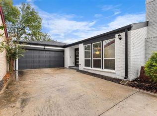 11207 Wood Lodge Dr, Houston, TX 77077