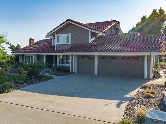 4th image of 5612 Malachite Ave