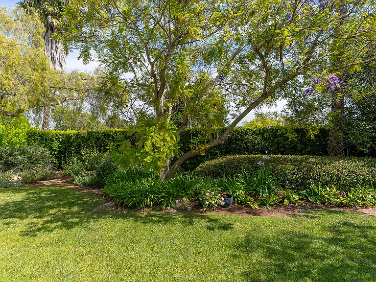 1146 N Fairview Ave — Photo 34
