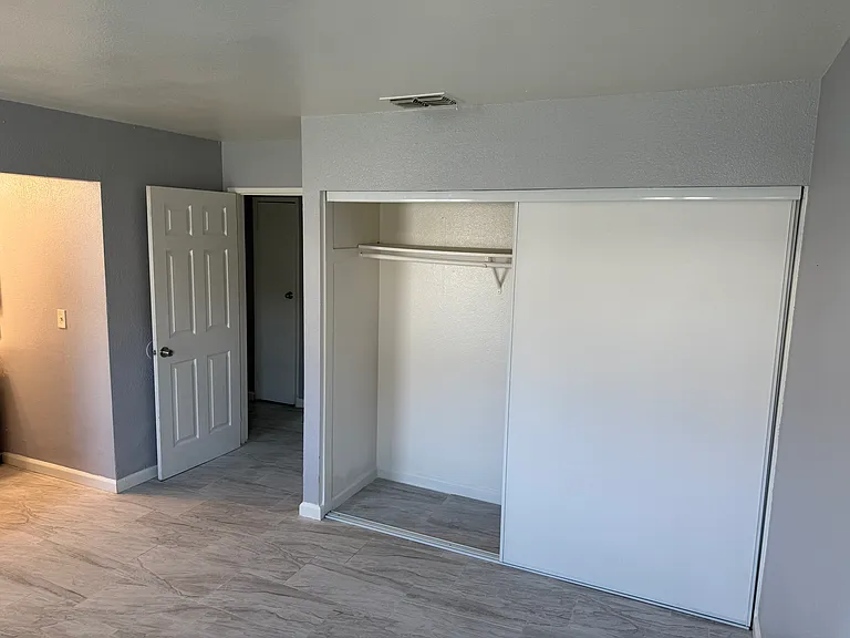 2255 E Sunrise Ln #B — Photo 21