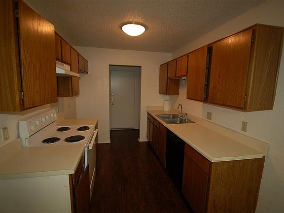 4th image of 3724 Hulen Park Cir