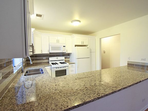 4th image of 1223 E Davis St APT B