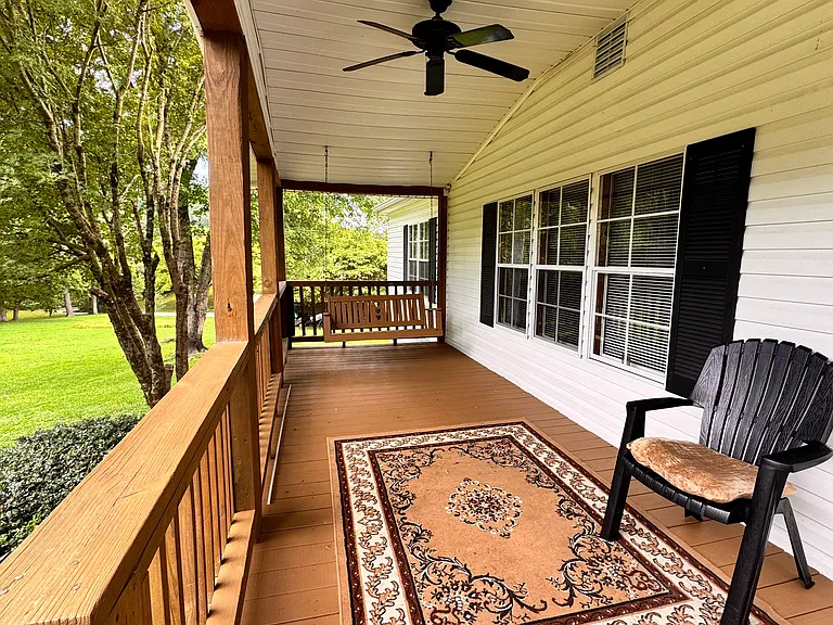 103 Johnson Ferry Ln — Photo 3