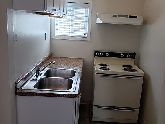 4th image of 1335 Cornell Ave #D