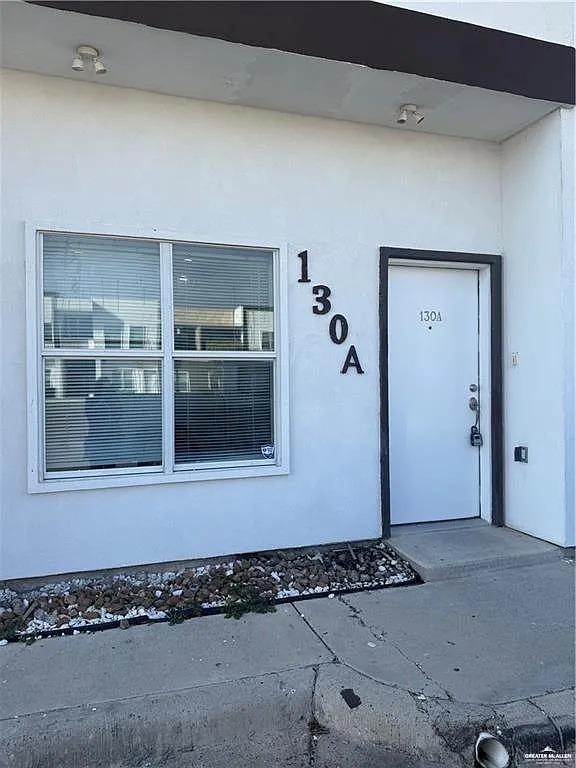 3 bed, 2.0 bath, 1300 sqft, $1,500 — Photo 1