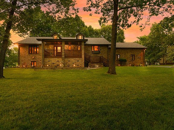 3rd image of 1744 Lake Bluff Drive
