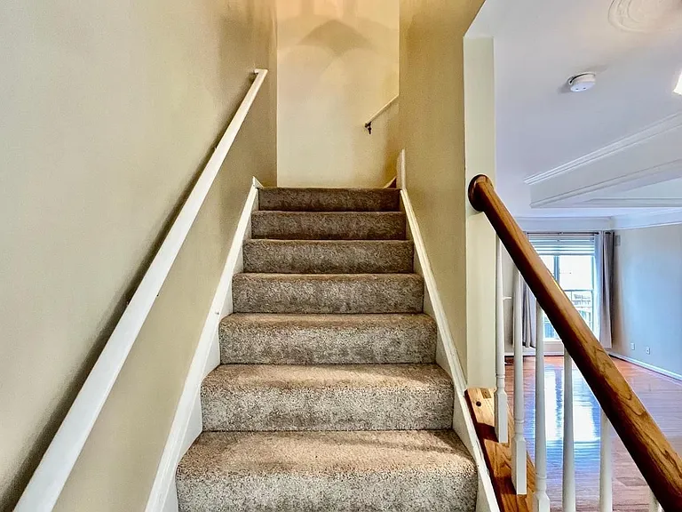 7504 Lamoyne Ct — Photo 24